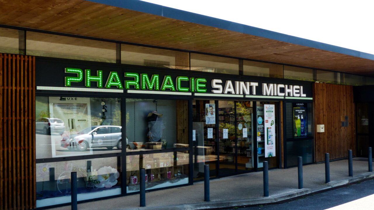 Enseignes - Pharmacie Saint Michel Apt - Lettres découpées PVC LED (5)