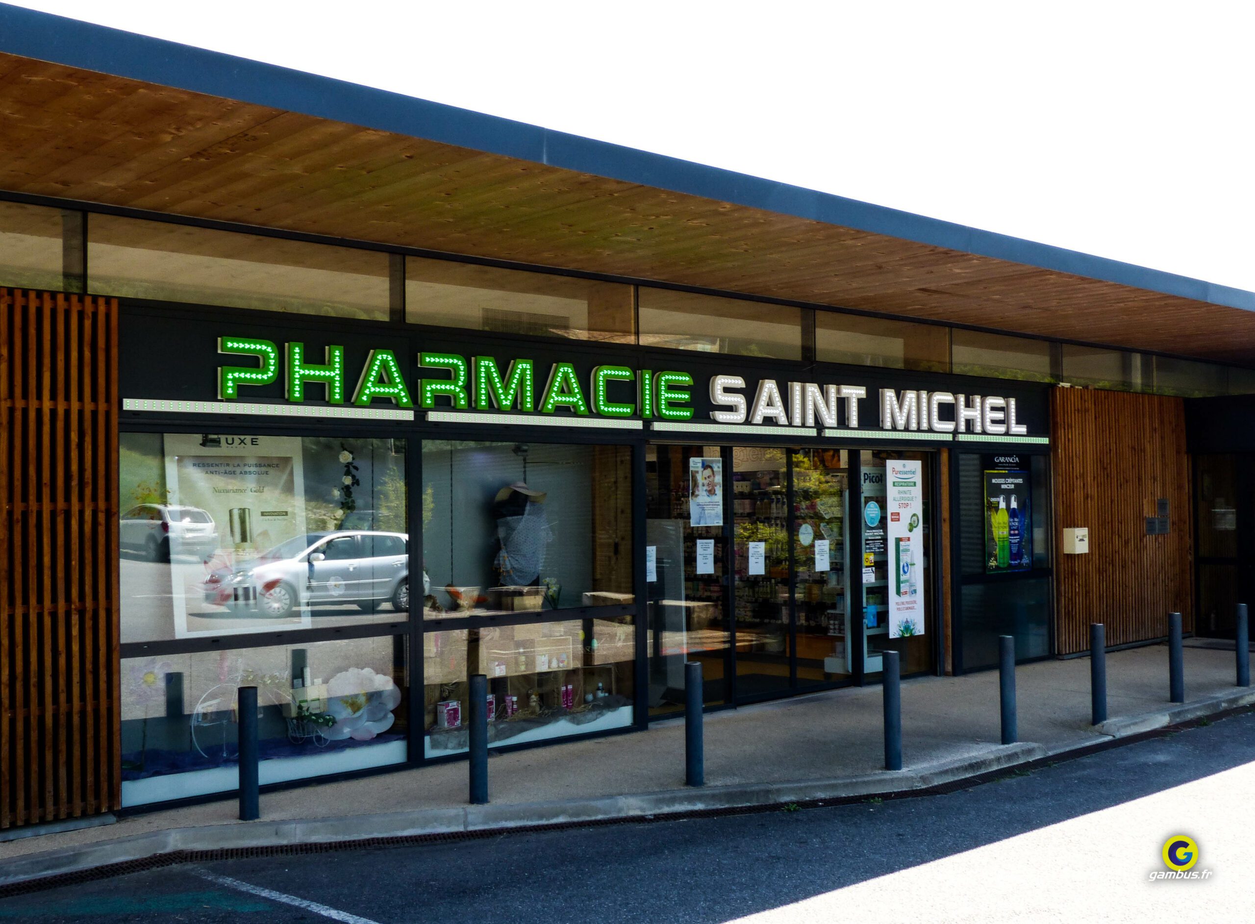 Enseignes Pharmacie Saint Michel Apt Lettres Decoupees PVC LED 5 Scaled, Gambus Enseignes
