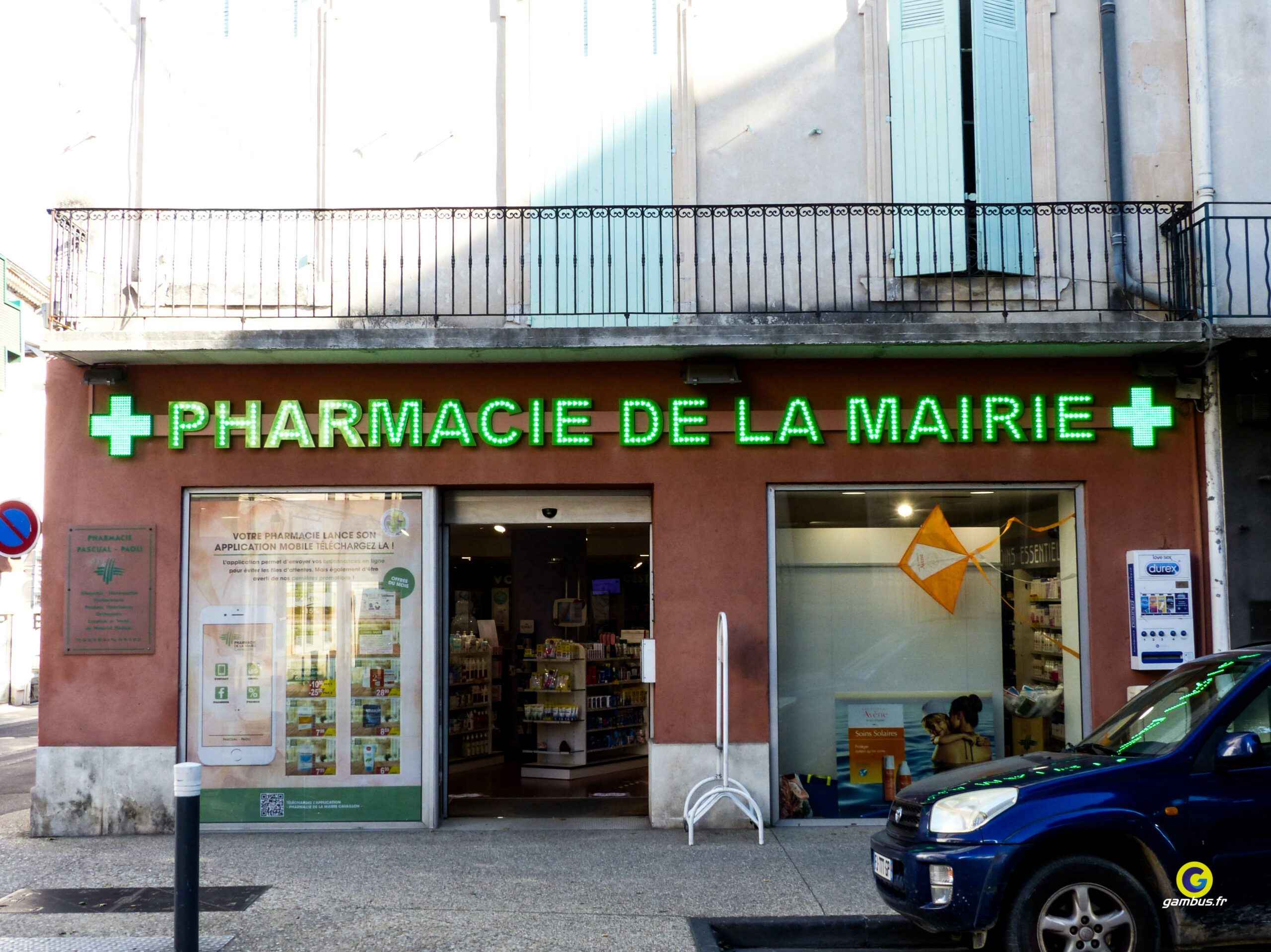 Enseignes Pharmacie De La Mairie Cavaillon Lettres Decoupees PVC LED Croix De Pharmacie LED 12 Scaled, Gambus Enseignes