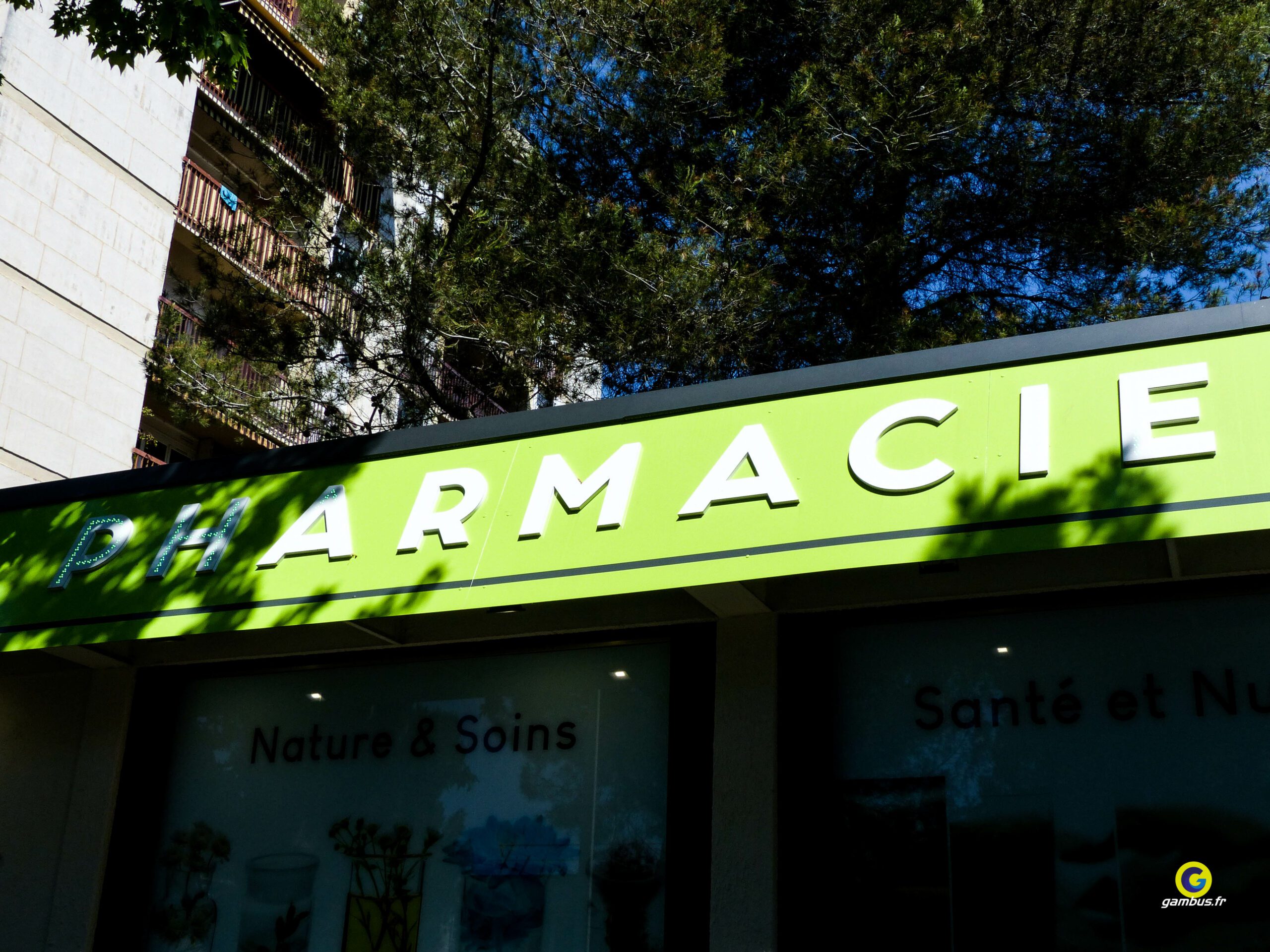 Enseignes Pharmacie Le Bel Ormeau Aix En Provence Bandeau Lettres Decoupees PVC LED 3 Scaled, Gambus Enseignes