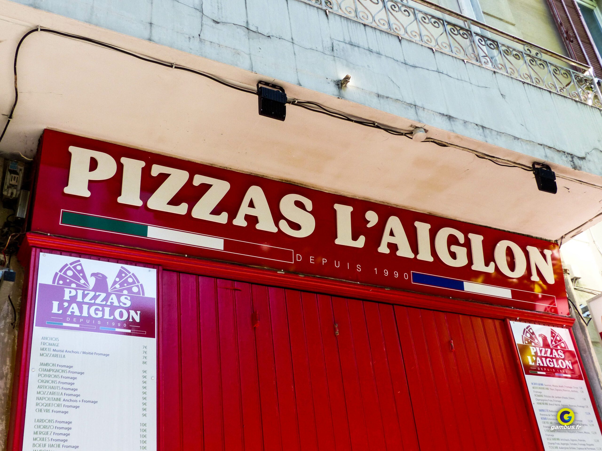 Enseignes Pizza LAiglon Cavaillon Lettres Decoupees Panneaux Prix Drapeau LED 1 Scaled, Gambus Enseignes
