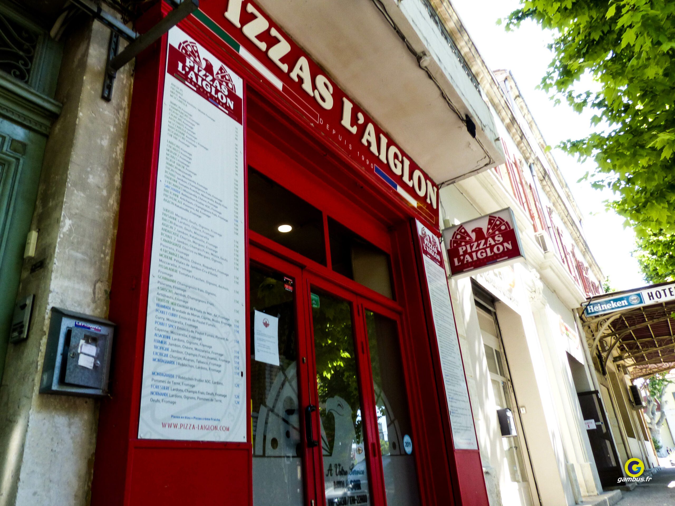Enseignes Pizza LAiglon Cavaillon Lettres Decoupees Panneaux Prix Drapeau LED 10 Scaled, Gambus Enseignes