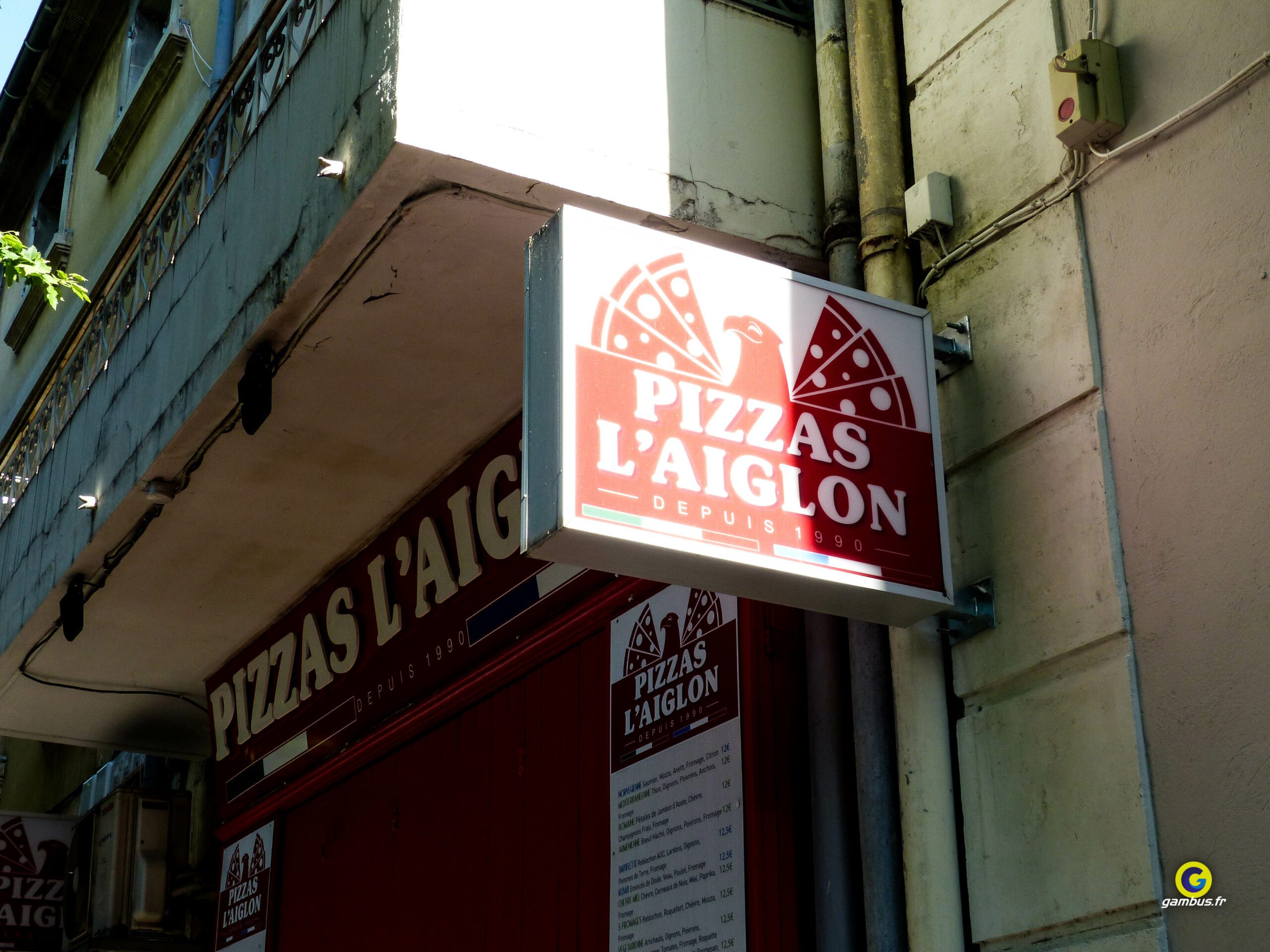 Enseignes Pizza LAiglon Cavaillon Lettres Decoupees Panneaux Prix Drapeau LED 5 Scaled, Gambus Enseignes