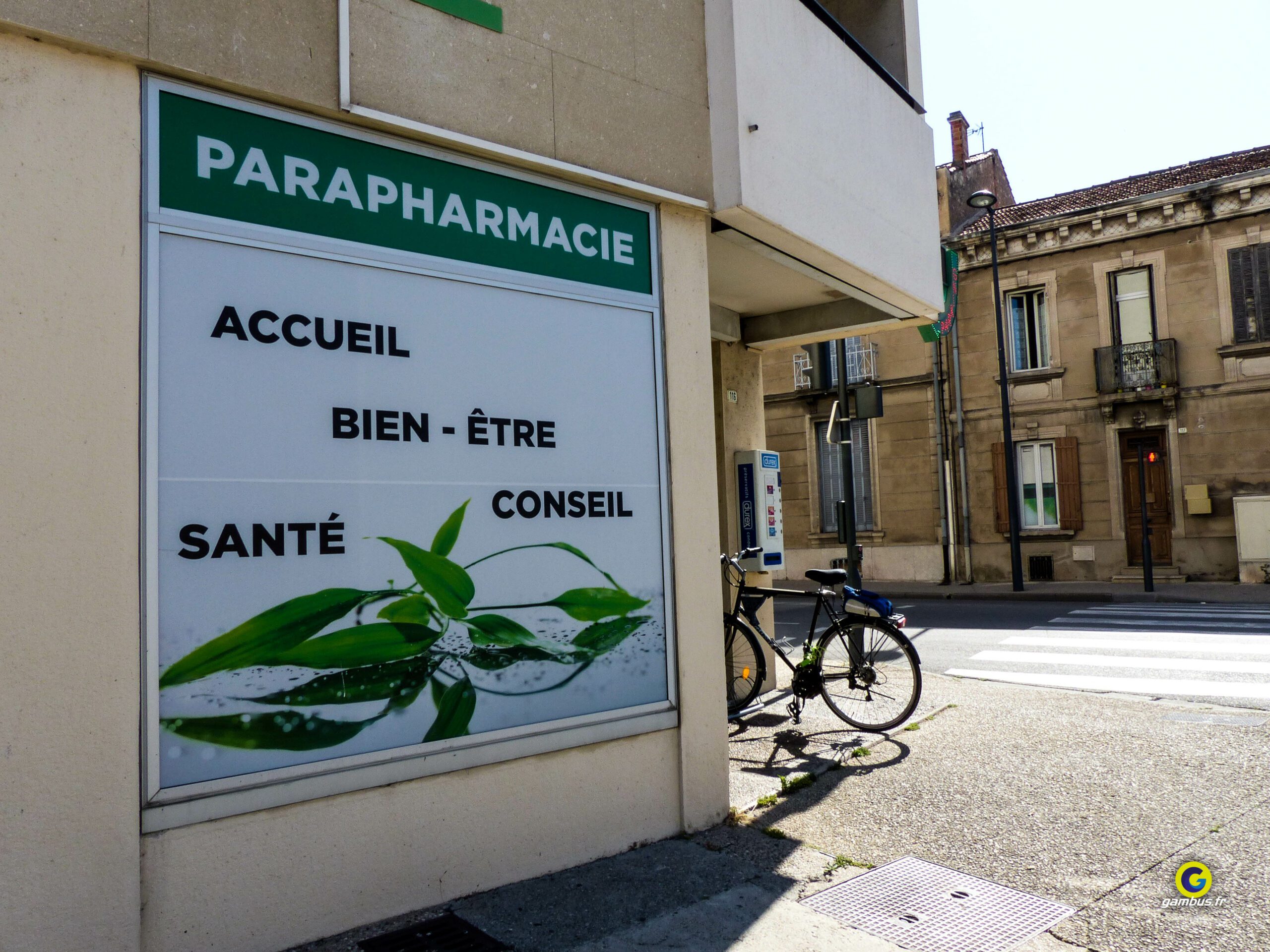 Signaletique Pharmacie Du Mistral Cavaillon Adhesifs Vitrine 4 Scaled, Gambus Enseignes
