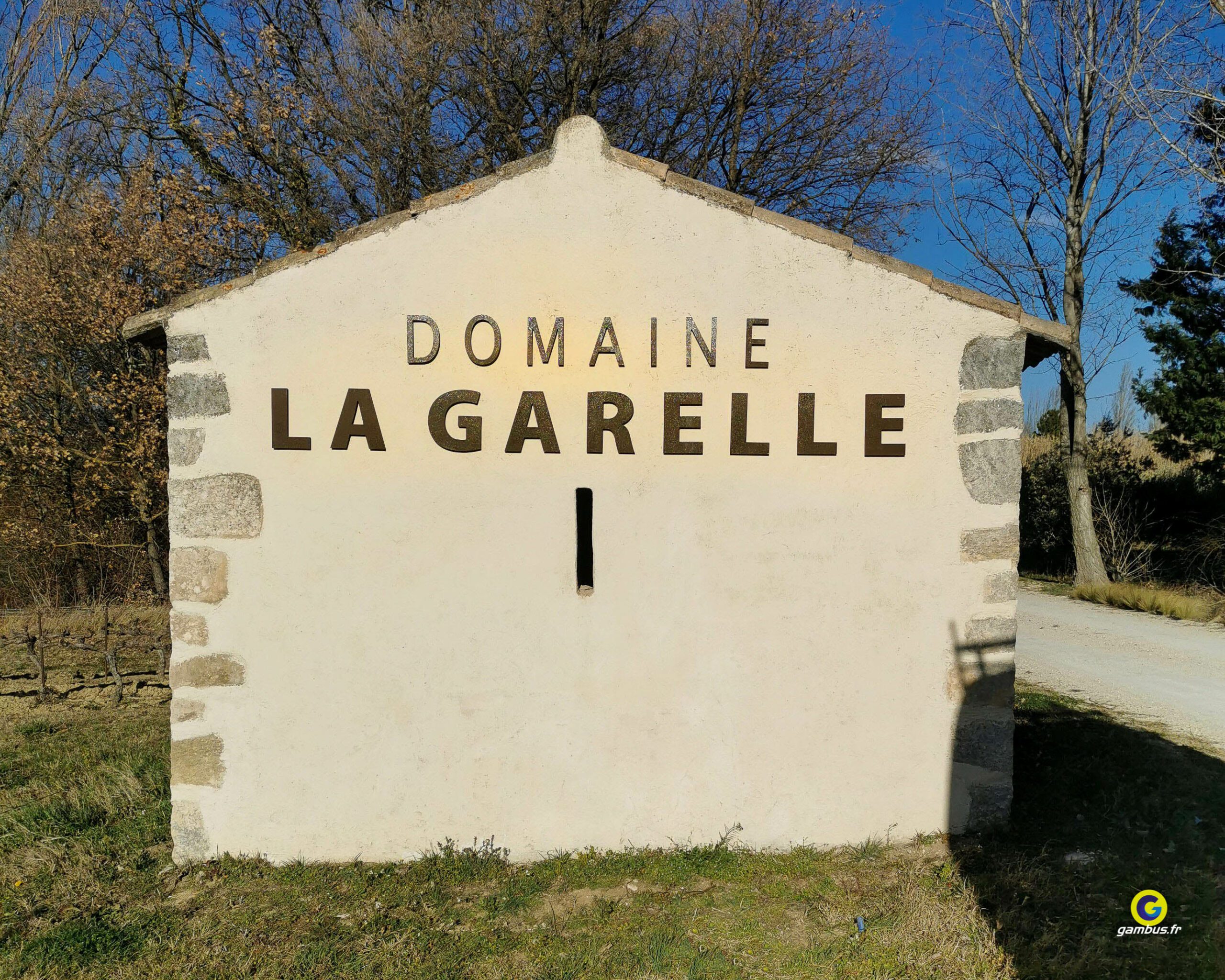 Enseignes Domaine La Garelle Oppede 3 Scaled, Gambus Enseignes