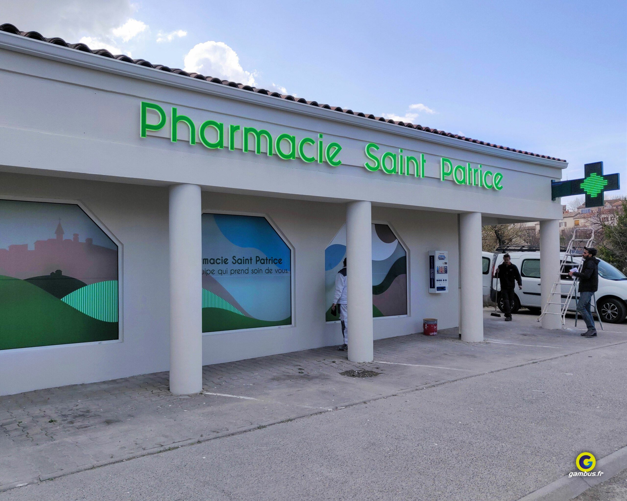 Pharmacie Saint Patrice  3 Scaled, Gambus Enseignes