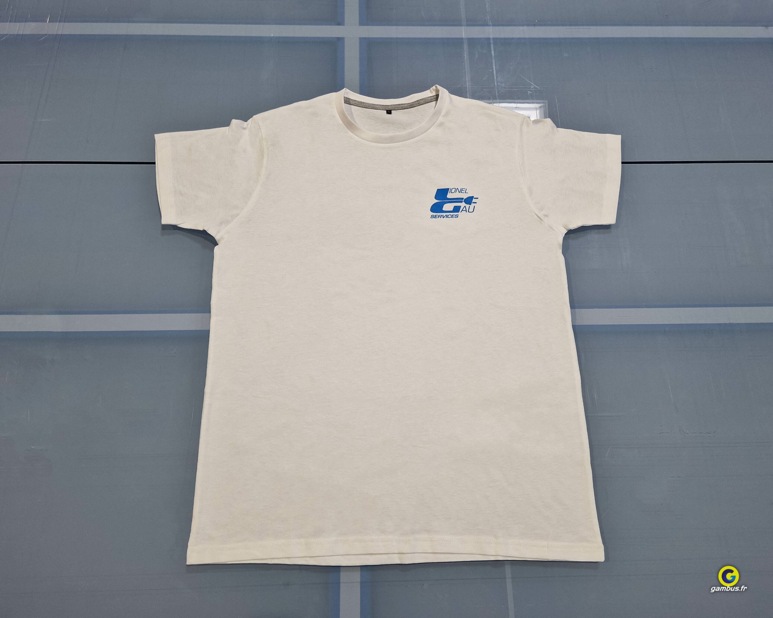 Textile Flocage T Shirt Blanc Lionel Gau Services 2 Scaled, Gambus Enseignes