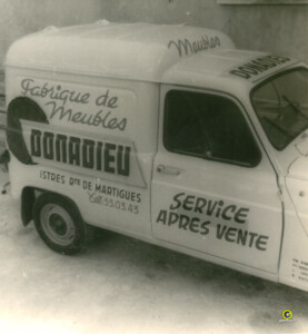 2056037549, Gambus Enseignes
