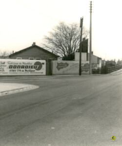 2227659798, Gambus Enseignes